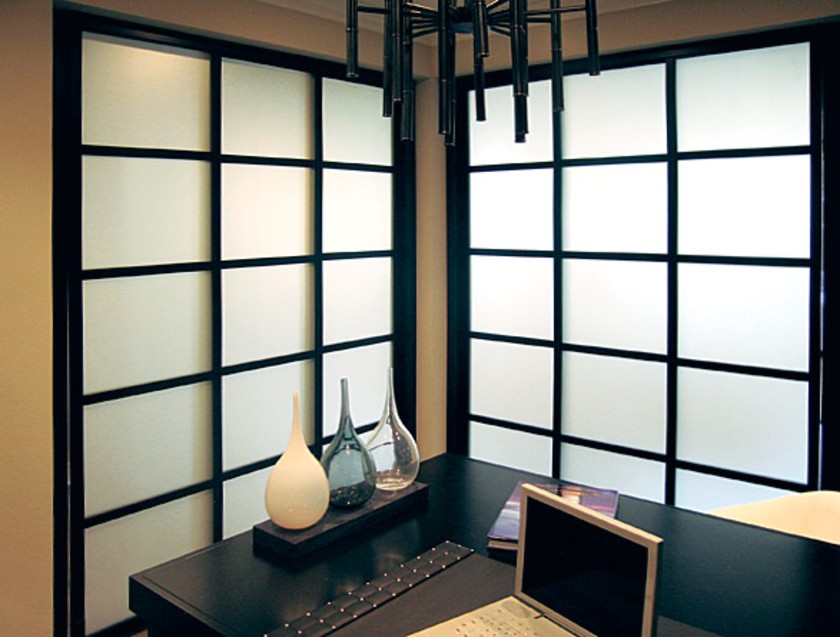 Угловая перегородка в японском стиле с матовым стеклом Оренбург
