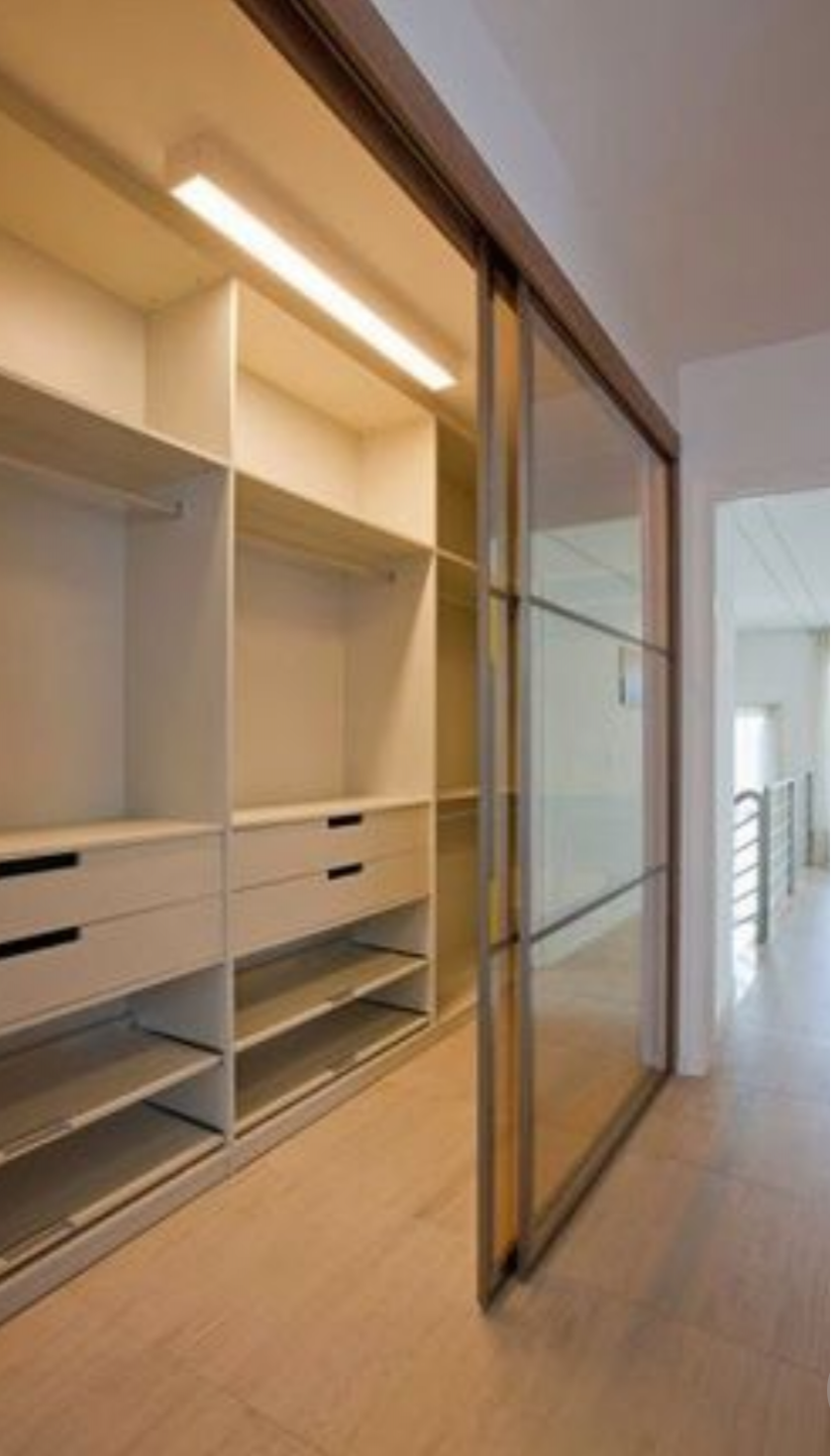 Линейная гардеробная комната с дверями купе Оренбург