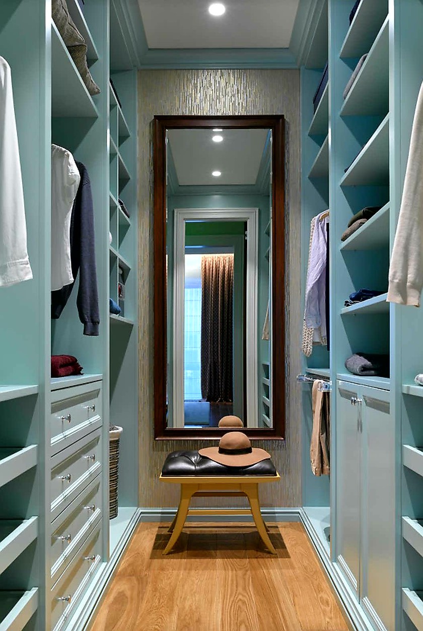 Параллельная гардеробная комната с большим зеркалом Оренбург