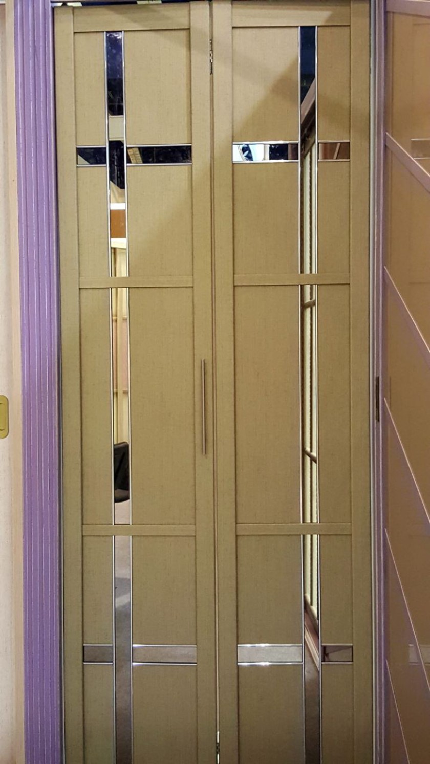 Двери гармошка шпонированные с зеркальным декором Оренбург